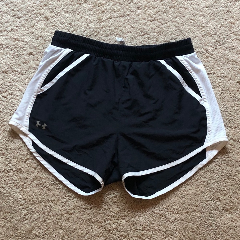Black Under Armour athletic shorts w/ pockets (XS)